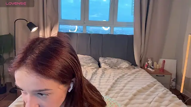 Snapshot of minicleo chatting on 10.28.25 minicleo online show from 10.28.25