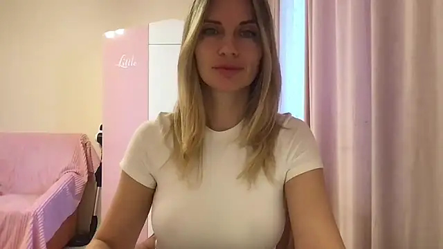 Snapshot of KarelliaStar chatting on 05.05.26 KarelliaStar online show from 05.05.26
