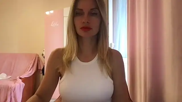 Snapshot of KarelliaStar chatting on 05.09.26 KarelliaStar online show from 05.09.26