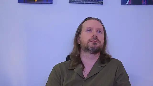 Snapshot of AlbinoAdonis chatting on 04.28.26 AlbinoAdonis online show from 04.28.26