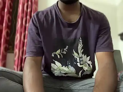 Snapshot of bossyjuicy chatting on 11.09.25 bossyjuicy online show from 11.09.25