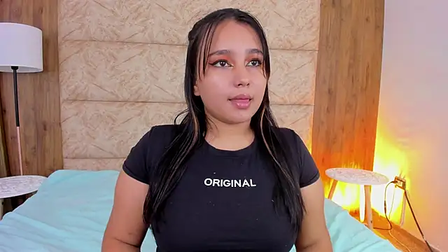 Snapshot of IvannaaVega chatting on 10.11.25 IvannaaVega online show from 10.11.25