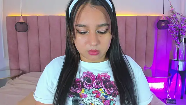 Snapshot of IvannaaVega chatting on 10.17.25 IvannaaVega online show from 10.17.25