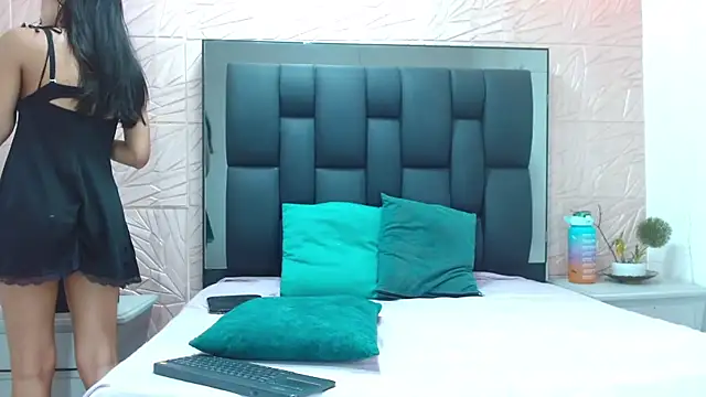 Snapshot of Tinita_ chatting on 10.21.25 Tinita online show from 10.21.25