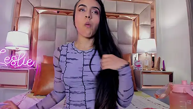 Leslie Bussh  online show from 10.08.25