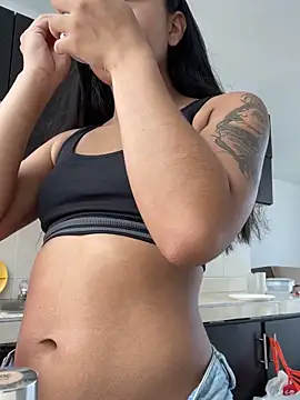 Leslie Bussh  online show from 03.04.26