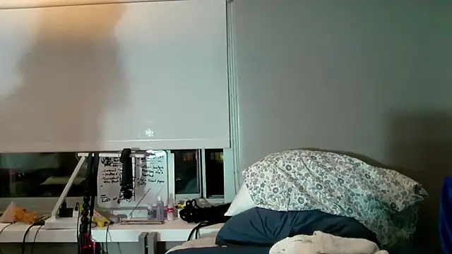 Snapshot of cuddlyavenue chatting on 10.13.25 cuddlyavenue online show from 10.13.25