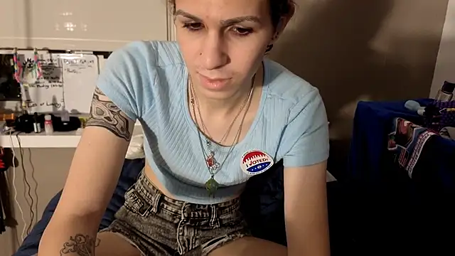 Snapshot of cuddlyavenue chatting on 11.05.25 cuddlyavenue online show from 11.05.25