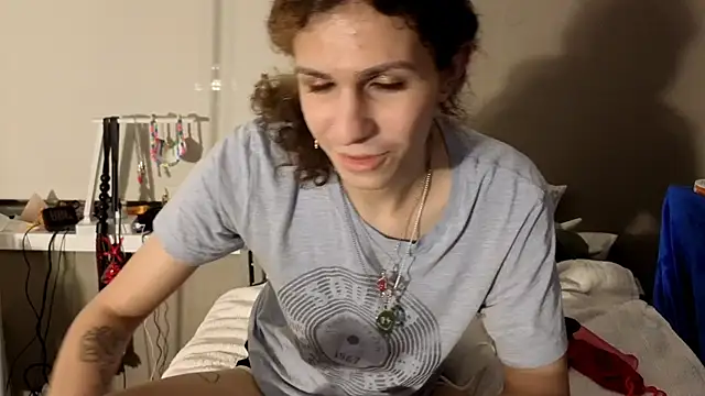 Snapshot of cuddlyavenue chatting on 11.06.25 cuddlyavenue online show from 11.06.25