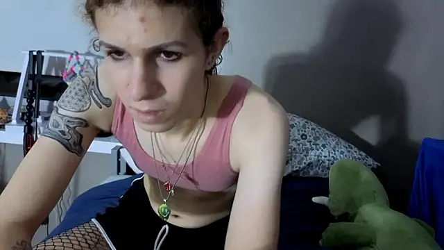 Snapshot of cuddlyavenue chatting on 11.09.25 cuddlyavenue online show from 11.09.25