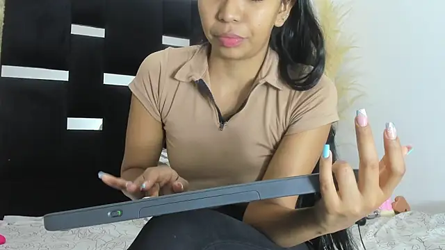 Snapshot of Maeve6721 chatting on 10.18.25 Maeve6721 online show from 10.18.25