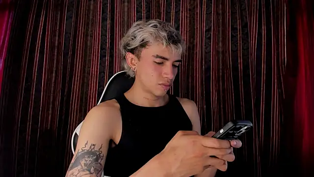 guynextdo0r online show from 12.21.25