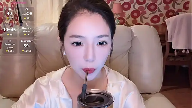 Snapshot of miss-lin chatting on 10.06.25 miss-lin online show from 10.06.25