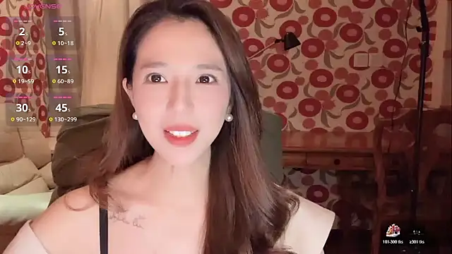 Snapshot of miss-lin chatting on 10.18.25 miss-lin online show from 10.18.25