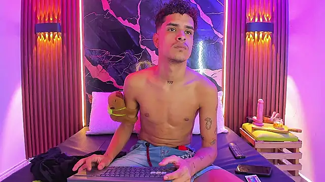 Lucky boys  X online show from 11.10.25