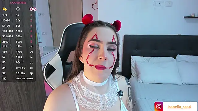 isabella sea  online show from 10.02.25