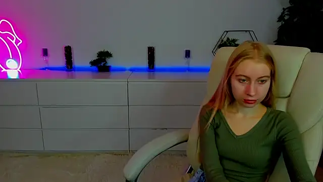 Alina Blonde online show from 10.15.25