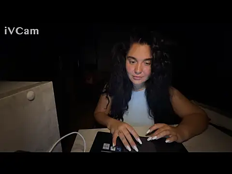 Snapshot of Aveliia chatting on 07.19.26 Aveliia online show from 07.19.26