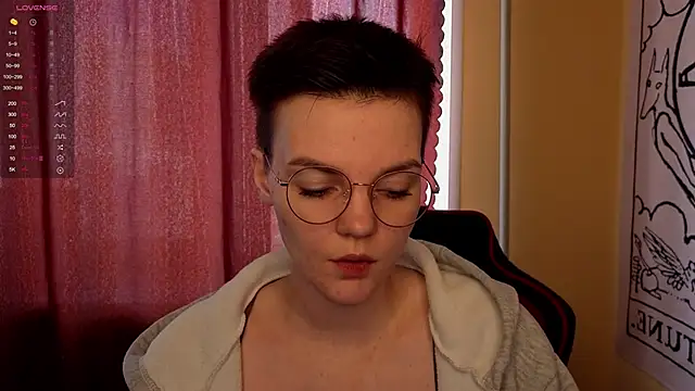 Snapshot of KrisNeal chatting on 10.04.25 KrisNeal online show from 10.04.25