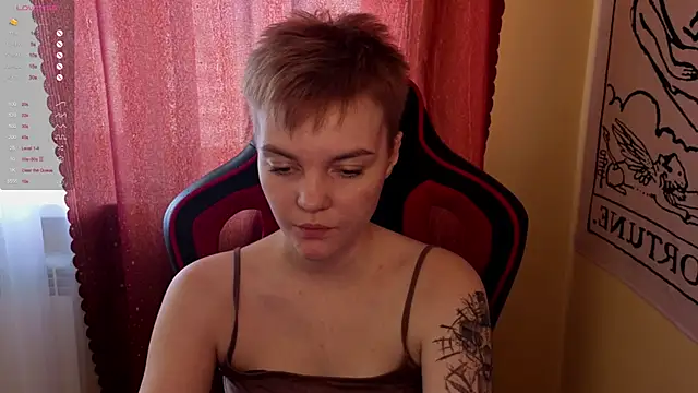 Snapshot of KrisNeal chatting on 10.12.25 KrisNeal online show from 10.12.25