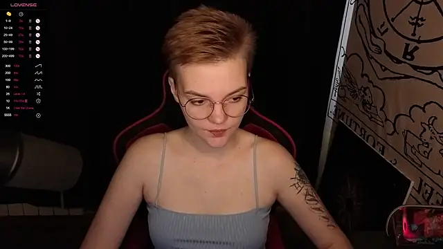 Snapshot of KrisNeal chatting on 10.17.25 KrisNeal online show from 10.17.25