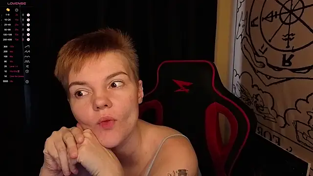 Snapshot of KrisNeal chatting on 10.18.25 KrisNeal online show from 10.18.25