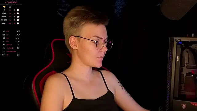 Snapshot of KrisNeal chatting on 10.24.25 KrisNeal online show from 10.24.25