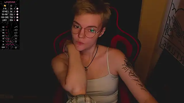 Snapshot of KrisNeal chatting on 10.29.25 KrisNeal online show from 10.29.25