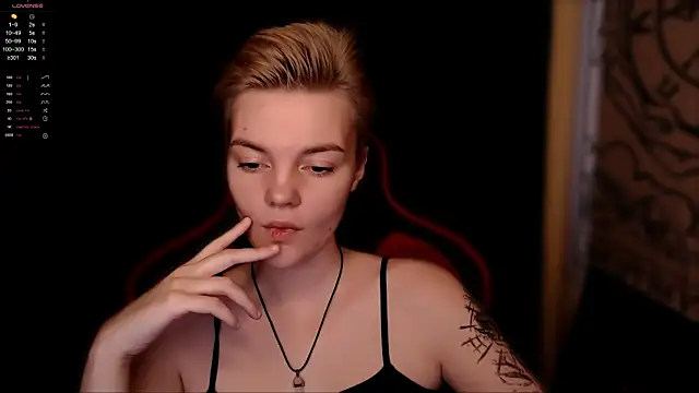 Snapshot of KrisNeal chatting on 11.01.25 KrisNeal online show from 11.01.25