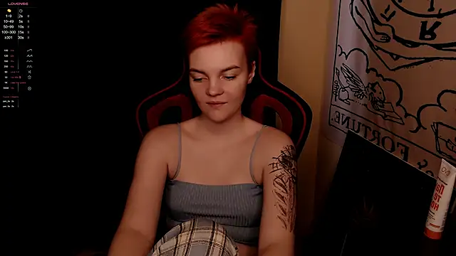 Snapshot of KrisNeal chatting on 11.07.25 KrisNeal online show from 11.07.25