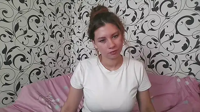 Snapshot of YourEmilie chatting on 10.08.25 YourEmilie online show from 10.08.25