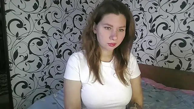 Snapshot of YourEmilie chatting on 10.21.25 YourEmilie online show from 10.21.25