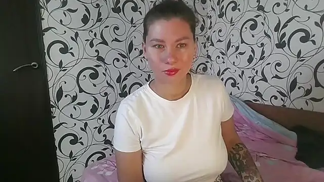 Snapshot of YourEmilie chatting on 10.23.25 YourEmilie online show from 10.23.25