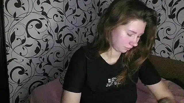 Snapshot of YourEmilie chatting on 10.31.25 YourEmilie online show from 10.31.25