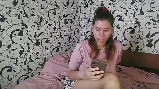 Snapshot of YourEmilie chatting on 11.05.25 YourEmilie online show from 11.05.25