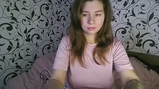 Snapshot of YourEmilie chatting on 11.08.25 YourEmilie online show from 11.08.25