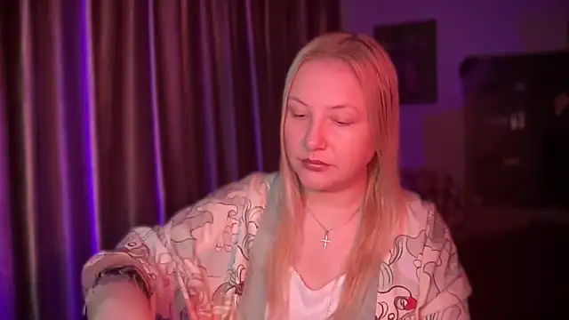 Snapshot of BikiHellena chatting on 12.21.25 BikiHellena online show from 12.21.25