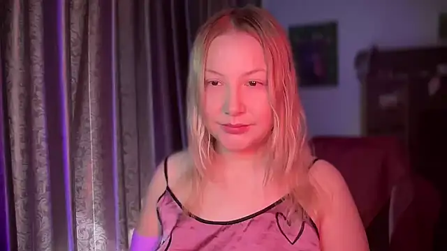 Snapshot of BikiHellena chatting on 04.03.26 BikiHellena online show from 04.03.26