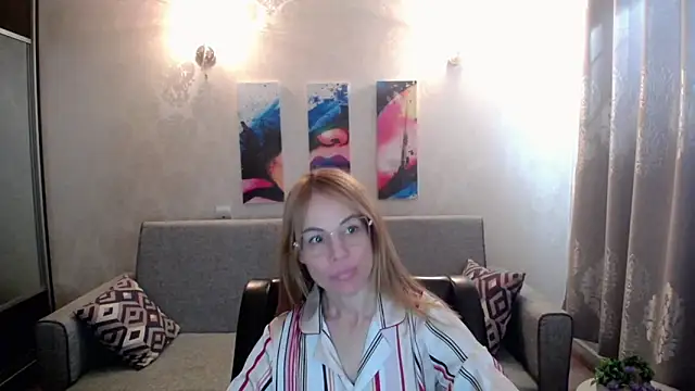 Snapshot of shy_hot_cat chatting on 09.12.25 shy hot cat online show from 09.12.25