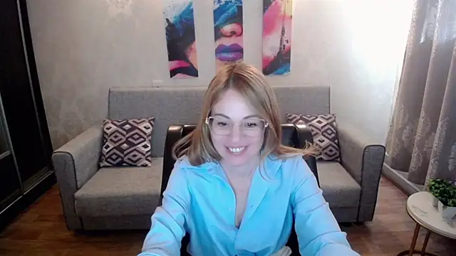 Snapshot of shy_hot_cat chatting on 09.18.25 shy hot cat online show from 09.18.25