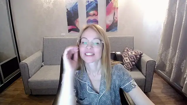 Snapshot of shy_hot_cat chatting on 09.22.25 shy hot cat online show from 09.22.25