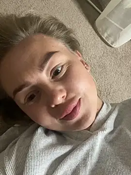 Snapshot of MartaLuna_ chatting on 09.29.25 MartaLuna online show from 09.29.25