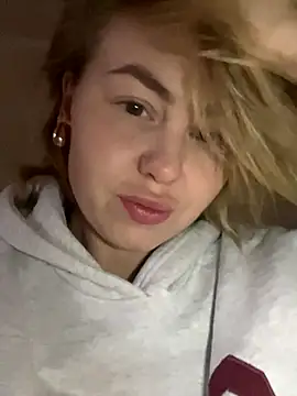 Snapshot of MartaLuna_ chatting on 10.22.25 MartaLuna online show from 10.22.25