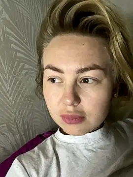 Snapshot of MartaLuna_ chatting on 10.30.25 MartaLuna online show from 10.30.25