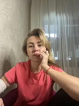 Snapshot of MartaLuna_ chatting on 10.31.25 MartaLuna online show from 10.31.25