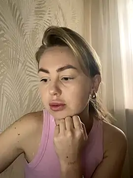 Snapshot of MartaLuna_ chatting on 11.04.25 MartaLuna online show from 11.04.25