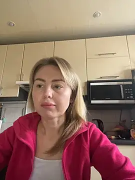 Snapshot of MartaLuna_ chatting on 11.05.25 MartaLuna online show from 11.05.25