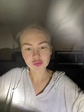 Snapshot of MartaLuna_ chatting on 11.08.25 MartaLuna online show from 11.08.25