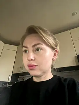 Snapshot of MartaLuna_ chatting on 11.09.25 MartaLuna online show from 11.09.25