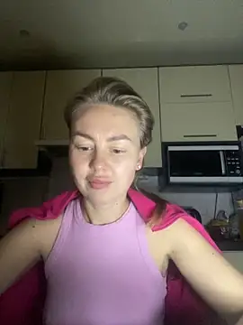 Snapshot of MartaLuna_ chatting on 11.12.25 MartaLuna online show from 11.12.25